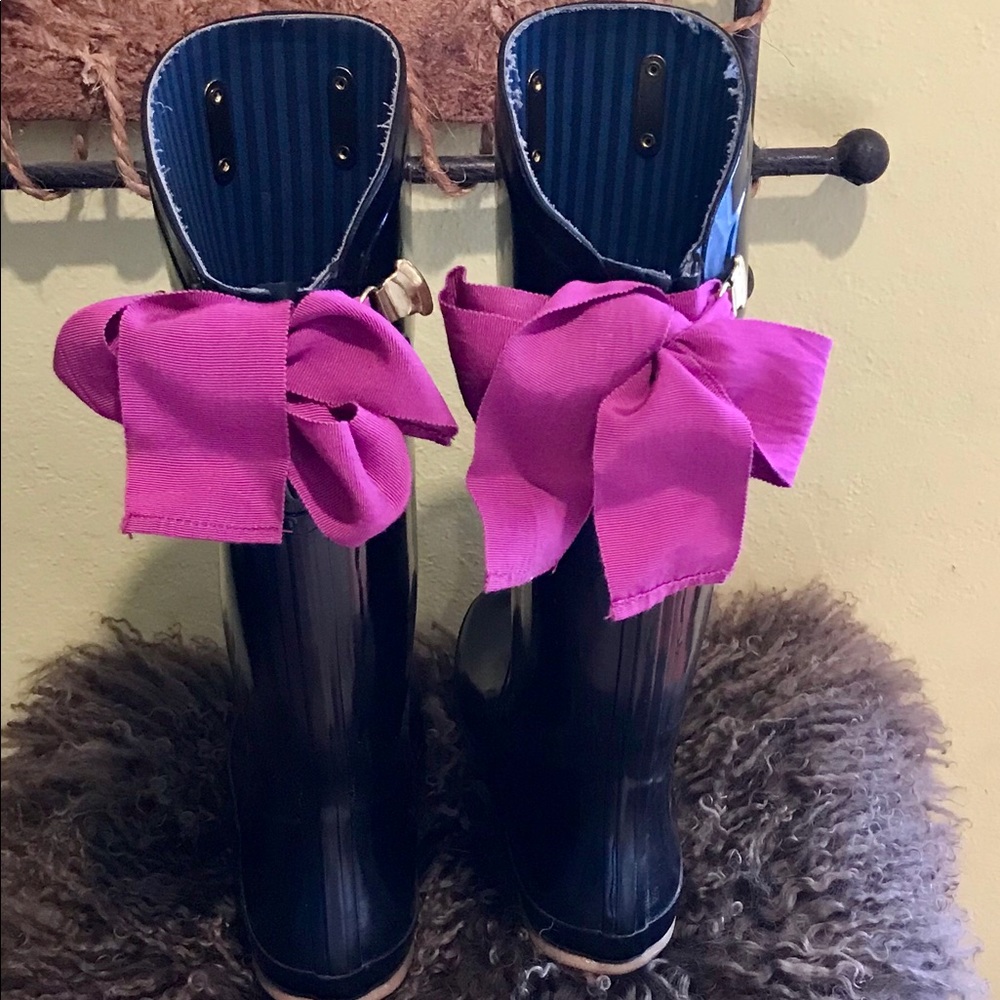 Joules Evedon rain boots w/red & pink ribbons